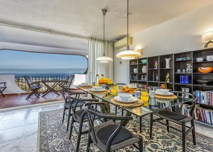 103-penthouse Apartment, Stunning Views, شقة *
